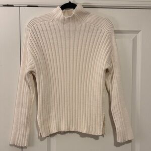 Abercrombie Women's Cream Ribbed Sweater